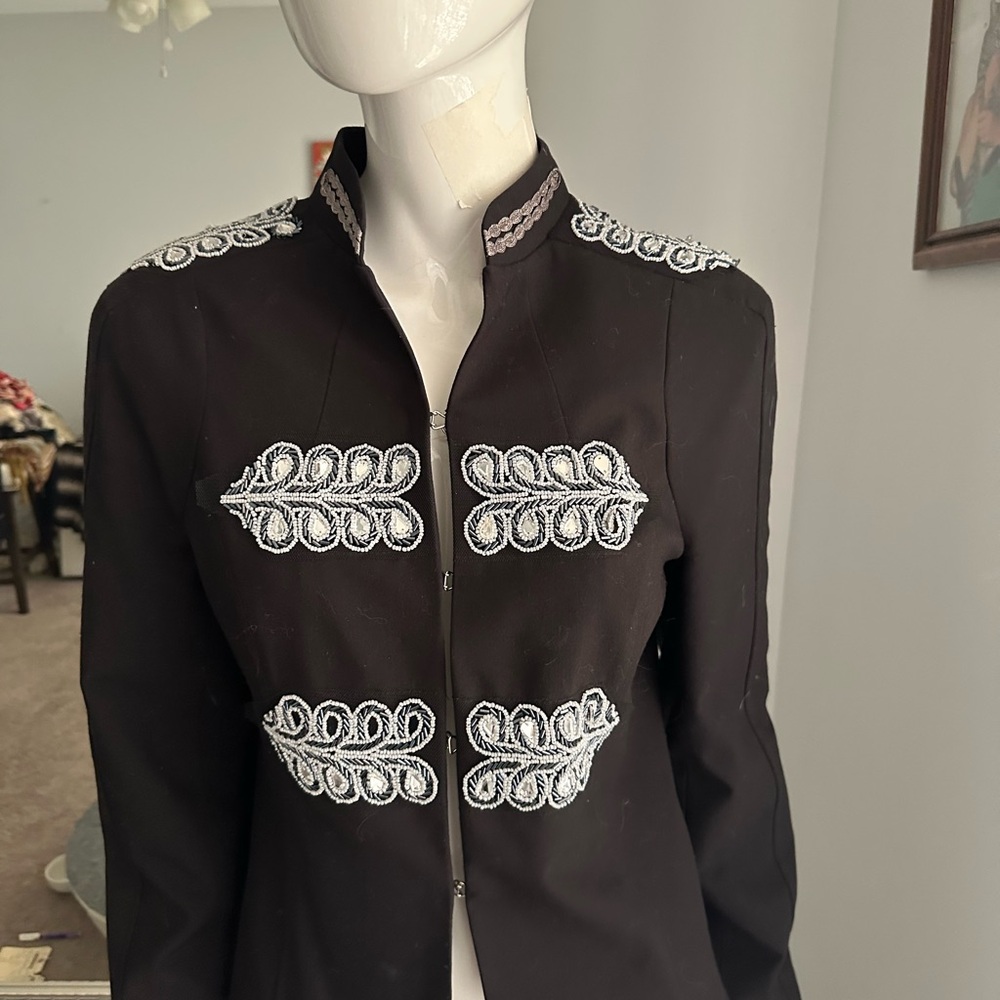 Elegant Black Blazer with White Detailing size S